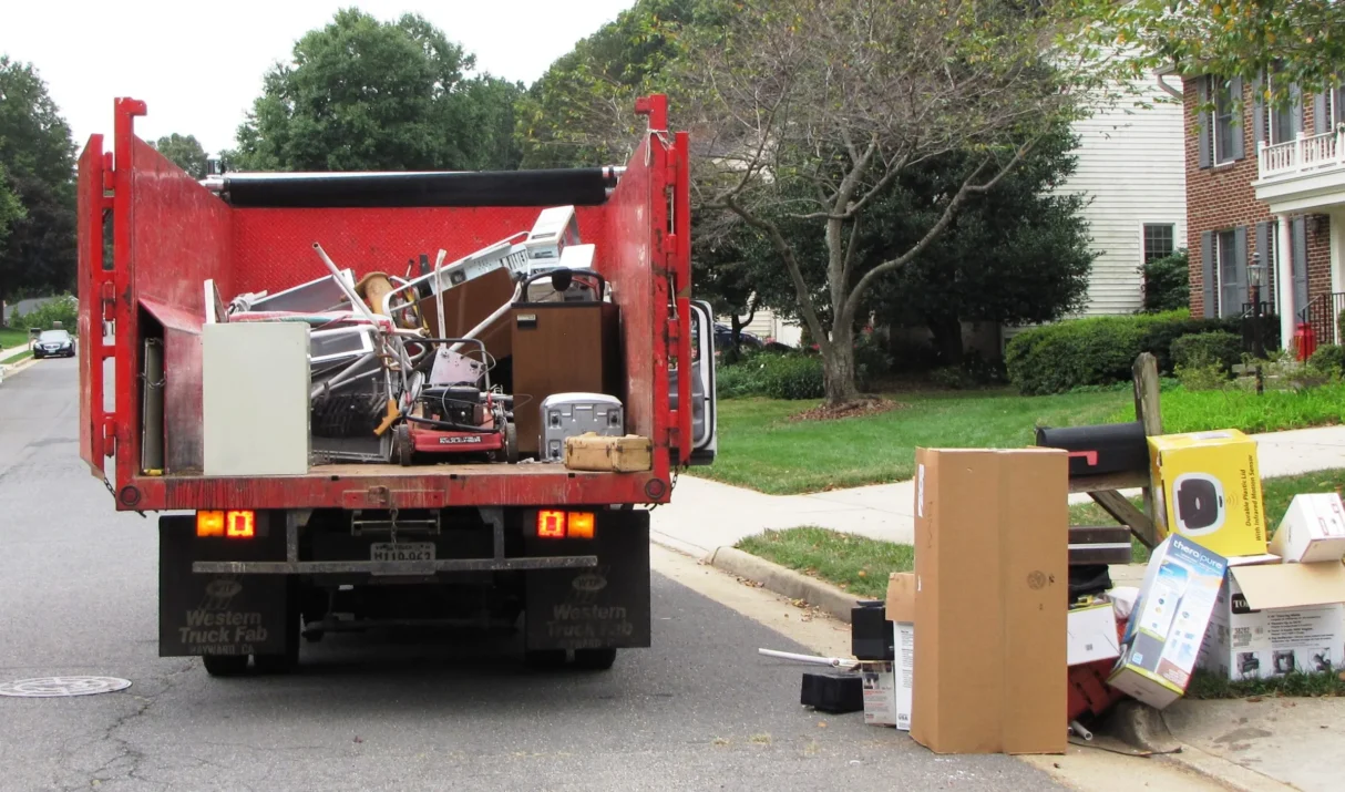 How Junk Removal Companies Recycle in Los Angeles