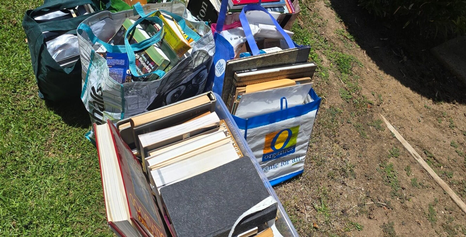 Weekend Junk Removal Near Me: Saturday & Sunday Hauling in California 1 Weekend junk removal near me - Rapid Junk Pros hauling curbside items in California