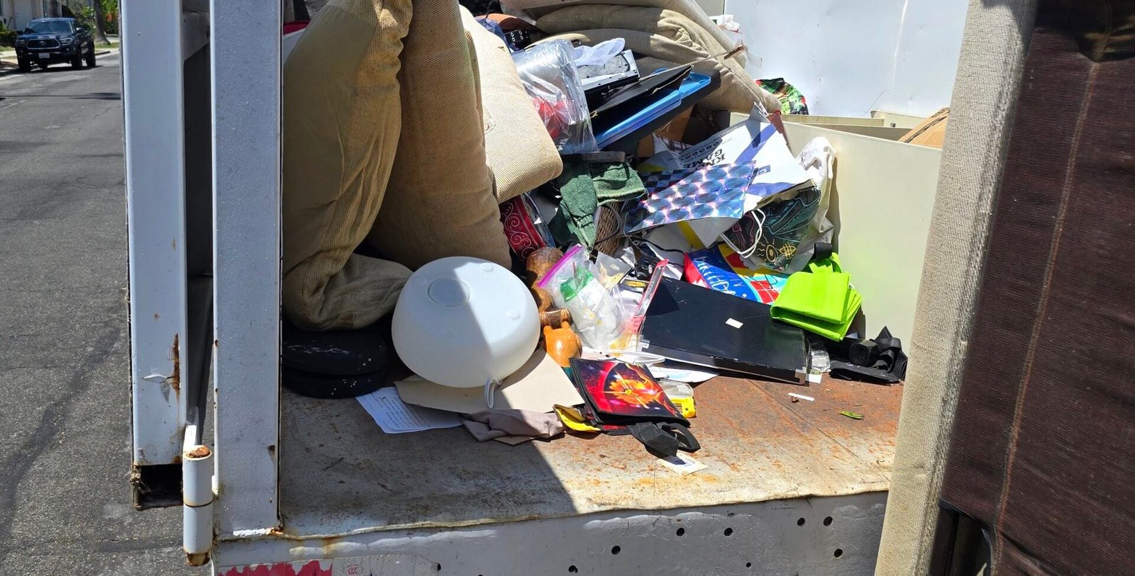 Junk Removal for Veterans Near Me: Trusted, Priority Service in California 1 Junk removal for veterans near me - Rapid Junk Pros crew hauling items in California