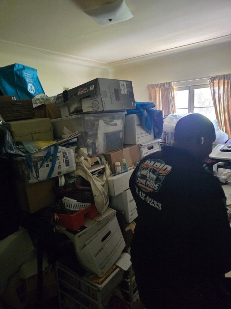Packing vs. Purging: What Movers Wish You Knew Before Moving Day 5 packing vs purging duplicate items before a move