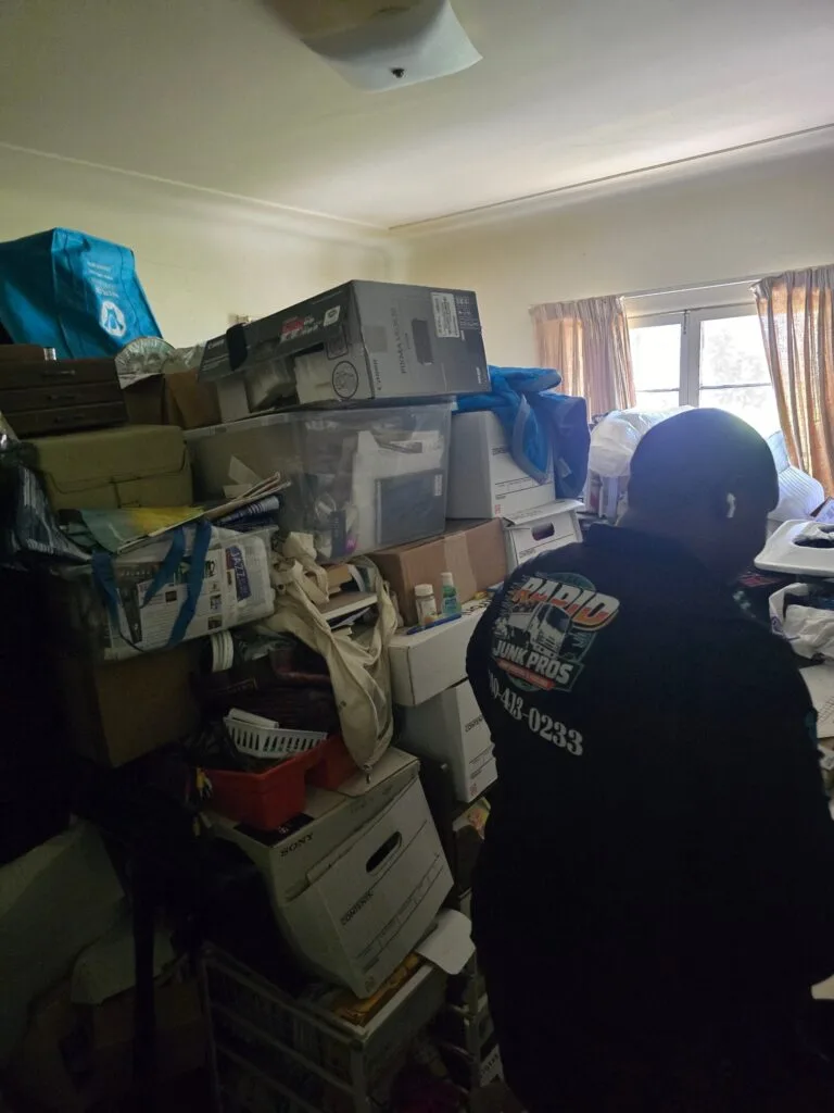 Packing vs. Purging: What Movers Wish You Knew Before Moving Day 5 packing vs purging duplicate items before a move